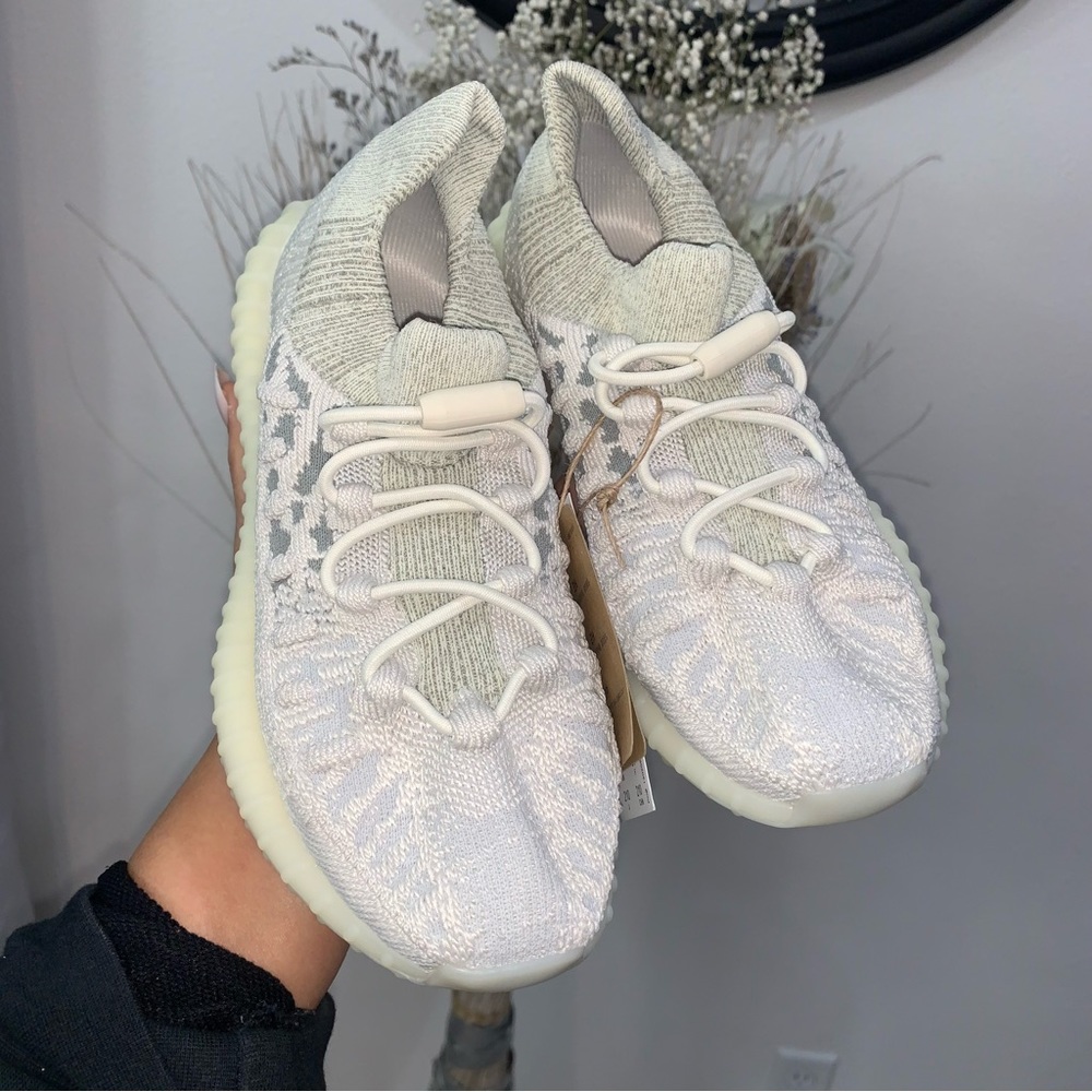 Yeezy 350 V2 compact kids size 2.5 youth unisex